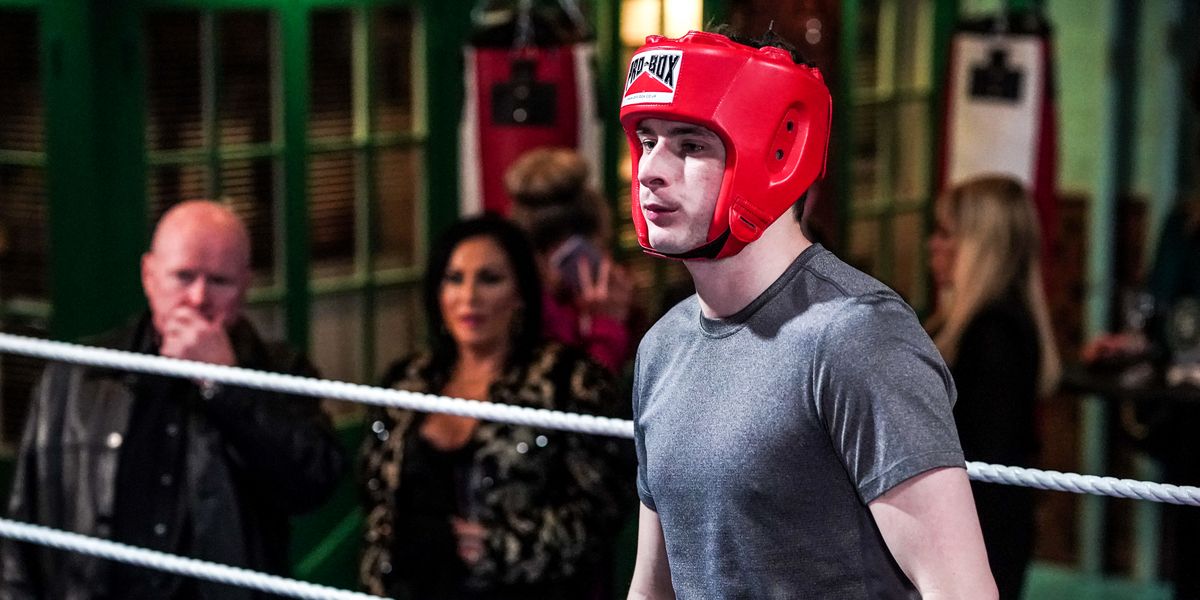 La star d'EastEnders, Max Bowden, répond au nouveau scénario de Ben

