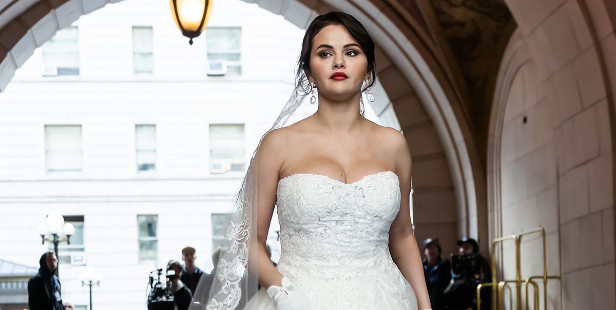 Selena Gomez de Only Murders in the Building porte une robe de mariée pour le tournage de la saison 3

