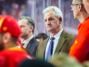 L'entraîneur Darryl Sutter dit qu'il appartient « à 100 % » à un joueur de mériter son temps de glace.