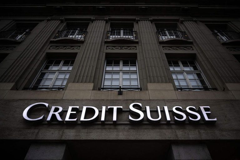 UBS scelle le rachat du Credit Suisse après l’intervention des régulateurs suisses pour calmer les marchés