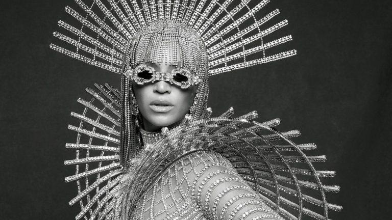 Beyoncé et Balmain collaborent pour créer des tenues couture inspirées de l'album "Renaissance"
