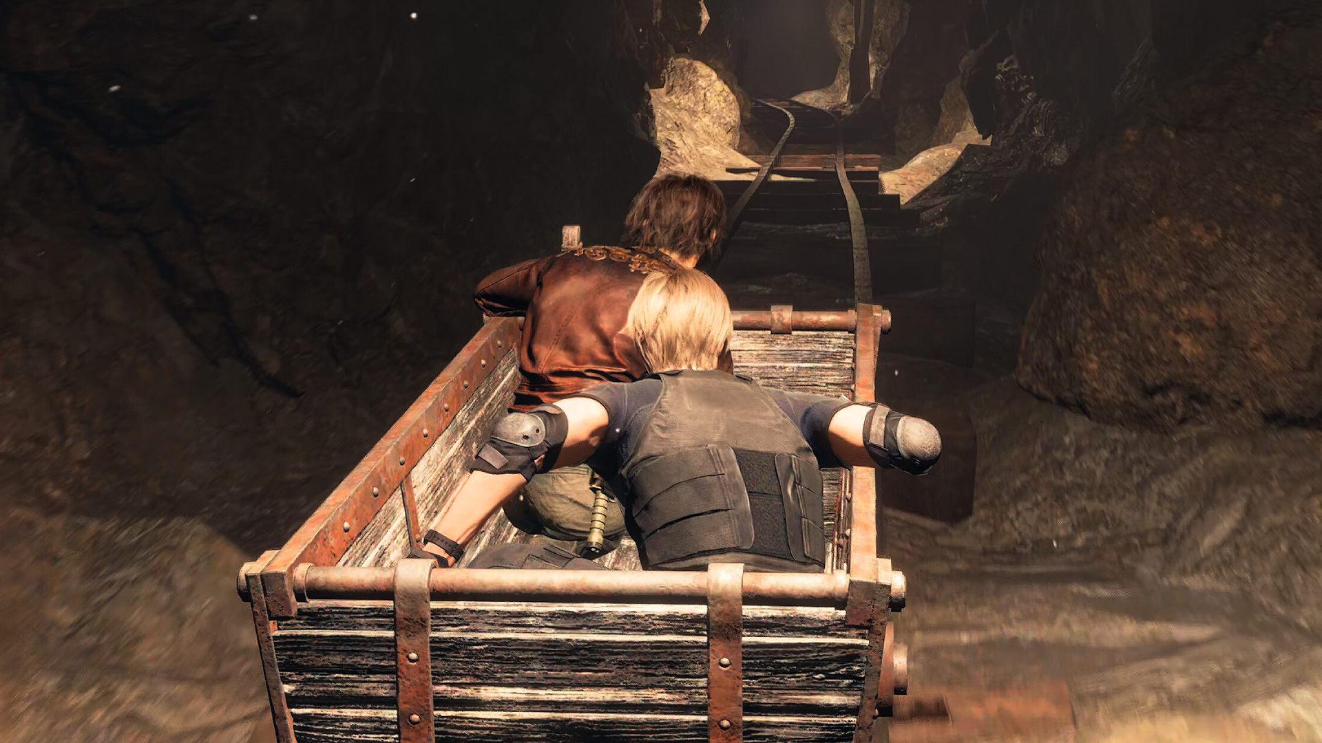 Meilleurs paramètres de Resident Evil 4 Remake: Leon et Luis Serra dans un chariot de mine