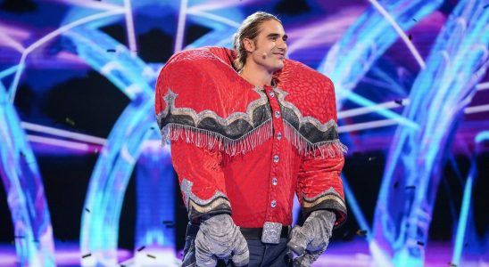 Le gagnant de Masked Singer, Charlie Simpson, réagit en étant deviné si facilement dans l'émission