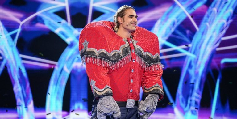 Le gagnant de Masked Singer, Charlie Simpson, réagit en étant deviné si facilement dans l'émission

