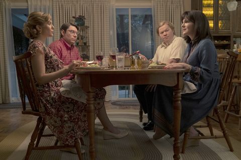 elizabeth olsen, patrick fugit, lily rabe, jesse plemons, l'amour et la mort