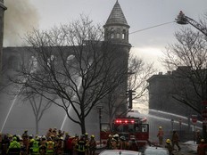 Au moins 6 personnes portées disparues suite à l'incendie de jeudi dans le Vieux-Montréal