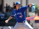 20 mars 2023 ;  Lakeland, Floride, États-Unis ;  Le lanceur partant des Blue Jays de Toronto, Kevin Gausman, lance un lancer contre les Tigers de Detroit lors de la première manche au Publix Field du Joker Marchant Stadium. 