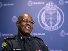 La course à la mairie de Toronto prend forme alors que l'ancien chef de la police et le conseiller municipal annoncent des offres