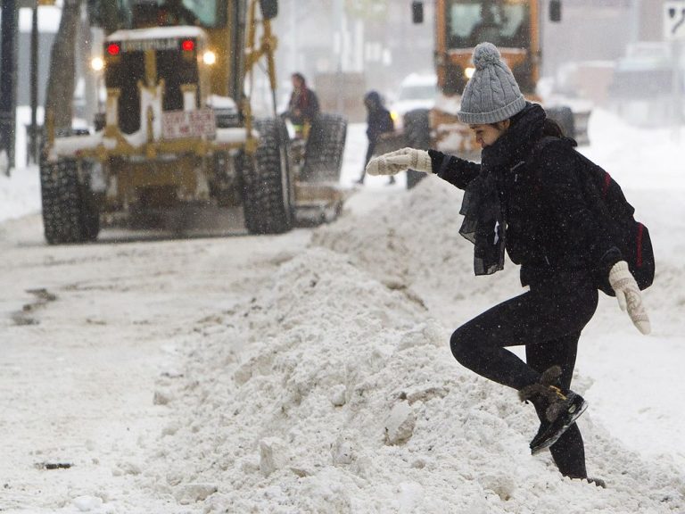 Les équipes de chasse-neige de la région de Toronto font face à une augmentation des abus, des menaces et de la violence sur les bancs de neige