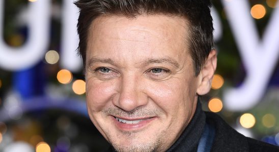 Jeremy Renner marche dans une nouvelle vidéo de sa récupération après un accident de chasse-neige, l'acteur utilise un tapis roulant anti-gravité le plus populaire doit être lu