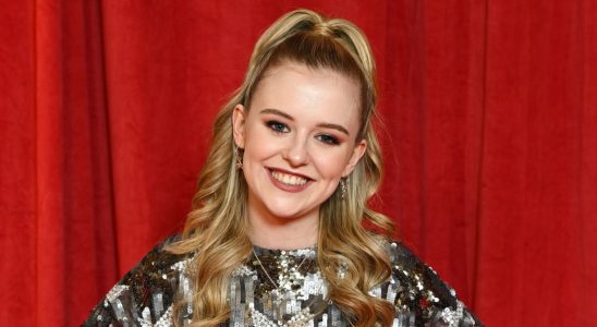 La star de Coronation Street, Harriet Bibby, fait l'éloge de l'émission sur l'histoire d'Amy et Aaron