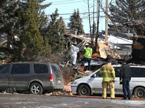 Des enquêteurs sont présentés sur les lieux d'une explosion sur Maryvale Way NE à Calgary le lundi 27 mars 2023.