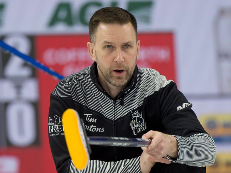 FIERTÉ ET JOIE : Porter les couleurs canadiennes signifie tout pour l’équipe de Gushue sur la glace de son pays