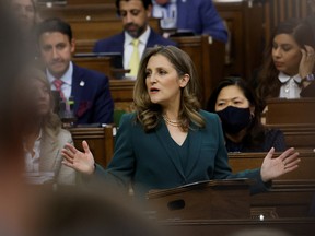 La ministre des Finances, Chrystia Freeland, présente le budget fédéral à la Chambre des communes, à Ottawa, le 28 mars.