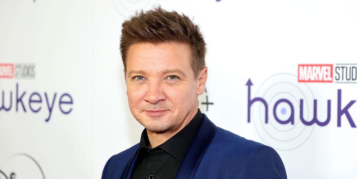 Jeremy Renner de Marvel pleure alors qu'il se souvient d'un horrible accident de chasse-neige

