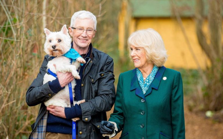 La reine et Paul O’Grady ont partagé « beaucoup de rires et de souvenirs waggy-tailed »