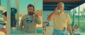 (L à R) Jake Ryan, Jason Schwartzman et Tom Hanks dans le réalisateur Wes Anderson's ASTEROID CITY, une version de Focus Features.  Crédit : Avec l'aimable autorisation de Pop.  87 productions/fonctionnalités ciblées