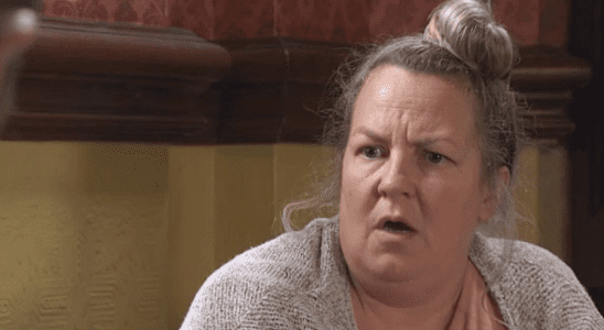 Karen Taylor d'EastEnders fait face à un ultimatum de choc de son fils Keanu