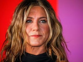 Jennifer Aniston arrive à la première mondiale de The Morning Show au Lincoln Center de New York.