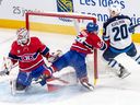 Jordan Harris des Canadiens a frappé le poteau lors d'un match en janvier.  