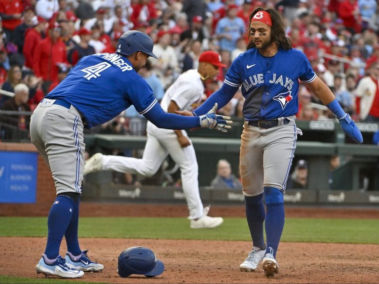 Les Blue Jays chevauchent la batte de George Springer pour surmonter les problèmes de lancer lors de la victoire d’ouverture de la saison