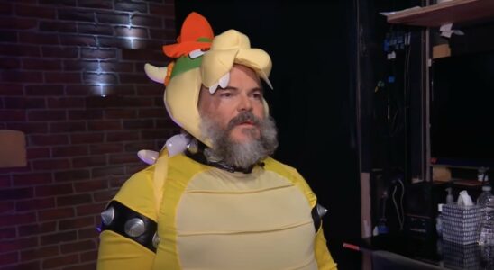 Aléatoire: Jack Black porte un costume de Bowser "révélateur" pour la promotion du film Mario