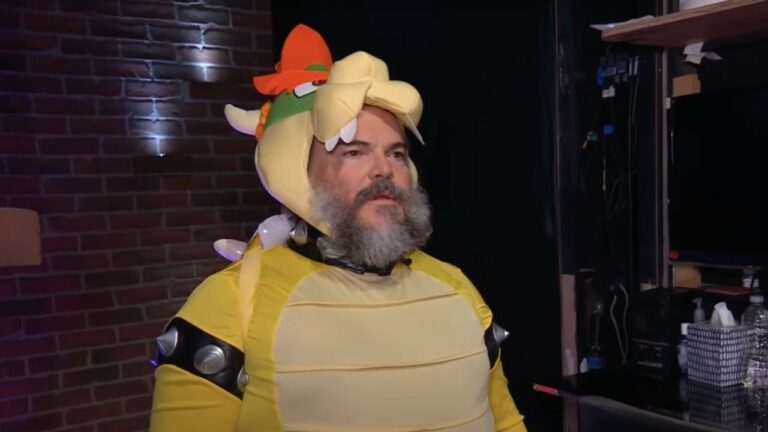 Aléatoire: Jack Black porte un costume de Bowser "révélateur" pour la promotion du film Mario
