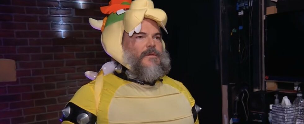 Aléatoire: Jack Black porte un costume de Bowser "révélateur" pour la promotion du film Mario