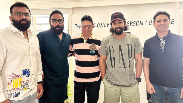 Allu Arjun, Sandeep Reddy Vanga, l'équipe de Bhushan Kumar sur le nouveau projet indien (EXCLUSIF) Les plus populaires doivent être lus Inscrivez-vous aux newsletters Variété Plus de nos marques
	
	
