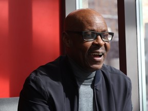 L'ancien chef de la police de Toronto, Mark Saunders, se présentera à la mairie de la ville lors de la prochaine élection partielle pour remplacer John Tory le vendredi 24 mars 2023.