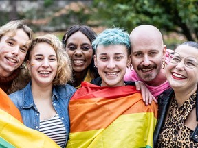 La réaction d'une mère au coming-out de sa fille a suscité des tensions avec l'amie de la mère.