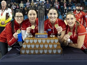 Kerri Einarson (de gauche à droite), Val Sweeting, Shannon Birchard et Briane Harris représenteront le Canada au championnat du monde de curling féminin en Suède, à compter de samedi.