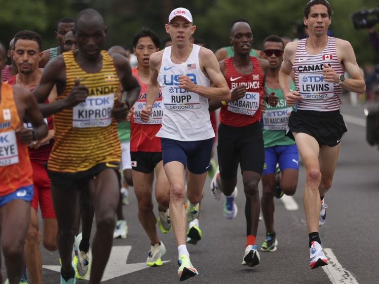 Cam Levins du Canada bat des records nationaux nord-américains au marathon de Tokyo