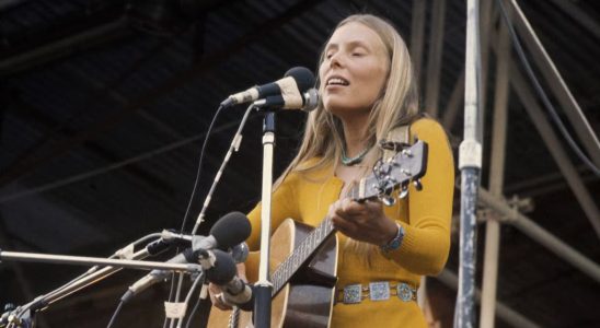 Cameron Crowe tourne un film de Joni Mitchell et a rarement semblé aussi parfait