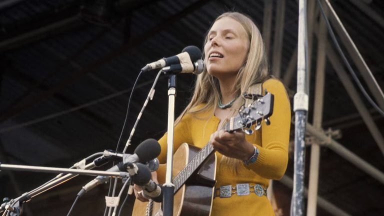 Cameron Crowe tourne un film de Joni Mitchell et a rarement semblé aussi parfait
