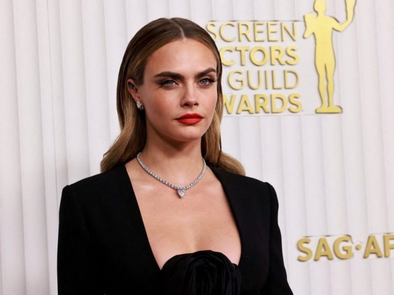 Cara Delevingne explique sa lutte lors du tournage d’une émission de sexe