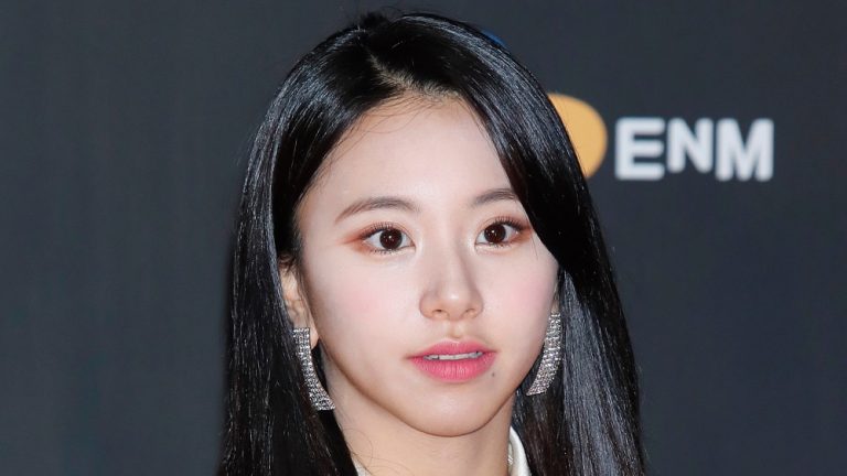 Chaeyoung de Twice s'excuse d'avoir porté un symbole à croix gammée - quelques jours seulement après avoir été vue dans une chemise QAnon Les plus populaires doivent être lus Inscrivez-vous aux newsletters Variété Plus de nos marques
	
	
