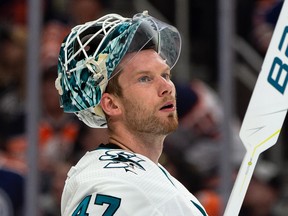 Hurler des abus contre le gardien des Sharks de San Jose, James Reimer, pour avoir refusé de porter un chandail sur le thème de la fierté pour les échauffements d'avant-match n'améliorera rien pour personne.