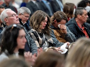 Des familles et des amis écoutent un hommage aux victimes avant que la Mass Casualty Commission ne remette son rapport final sur les fusillades de masse d'avril 2020, lorsqu'un homme armé a causé la pire fusillade de masse au Canada lors d'un saccage de 12 heures, à Truro, en Nouvelle-Écosse, le 30 mars 2023 .