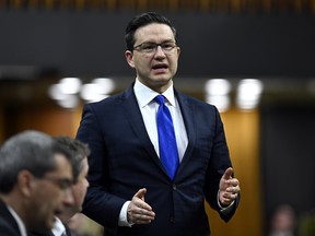 Le chef conservateur Pierre Poilievre prend la parole lors de la période des questions à la Chambre des communes le 7 mars 2023.