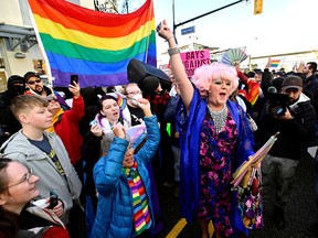 « Protestation » contre « défilé » – ou même contre « piquetage », « marche » ou « manifestation » – n'est pas une distinction utile lorsque nous pensons aux limites de la liberté d'expression ou de réunion.