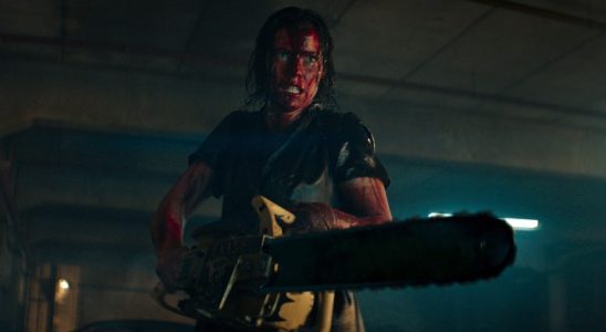 Critique d'Evil Dead Rise : la suite horrible adopte une approche diaboliquement comique de la maternité