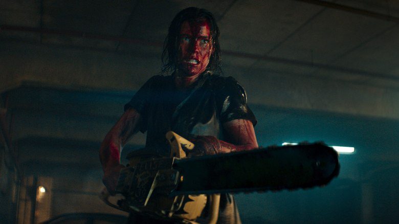 Critique d'Evil Dead Rise : la suite horrible adopte une approche diaboliquement comique de la maternité
