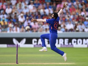 Jasprit Bumrah de l'Inde en action lors de la 2e Royal London Series One Day International entre l'Angleterre et l'Inde au Lord's Cricket Ground le 14 juillet 2022 à Londres, en Angleterre.