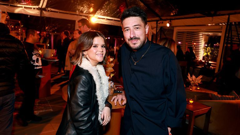 « Daisy Jones & the Six » : Marcus Mumford et Maren Morris sur la collaboration finale pour la couverture de « Look at Us Now (Honeycomb) » Les plus populaires doivent être lus Inscrivez-vous aux newsletters Variety Plus de nos marques
	
	
