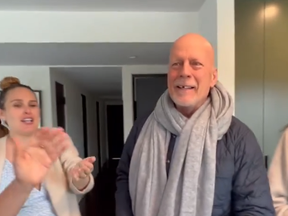 Bruce Willis semble manquer une dent de devant dans une vidéo postée par Demi Moore pour son anniversaire.