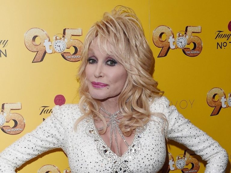 Dolly Parton révèle pourquoi elle « ne vieillit jamais »