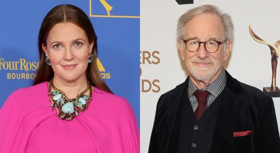 Drew Barrymore dit que la photo d'elle et de Steven Spielberg est son article préféré dans la cabine d'essayage : "Je vis pour le rendre fier"