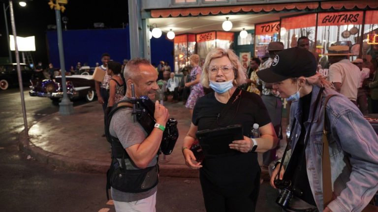 'Elvis' DP Mandy Walker entre dans l'histoire en tant que première femme à remporter les honneurs les plus prestigieux aux American Society of Cinematographers Awards - La liste complète des gagnants Les plus populaires doivent être lues
	
	
