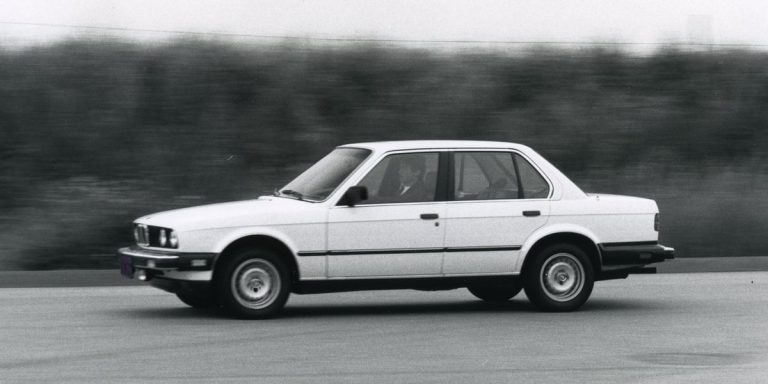 Essai de la BMW 325e à quatre portes de 1985 : la première berline de série 3